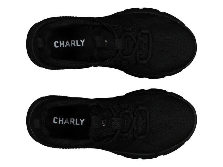 Tenis deportivo Charly color negro con tejido de malla y suela texturizada.