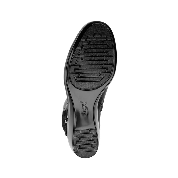 Bota Flexi de cuero negro para mujer con caña alta, acabado liso y detalle de hebilla en el tobillo.