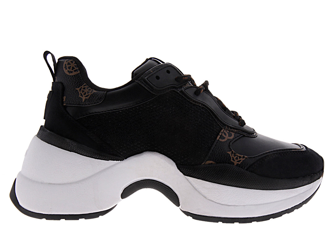 Tenis Guess Jennea 2 color negro con suela blanca ancha y plataforma.