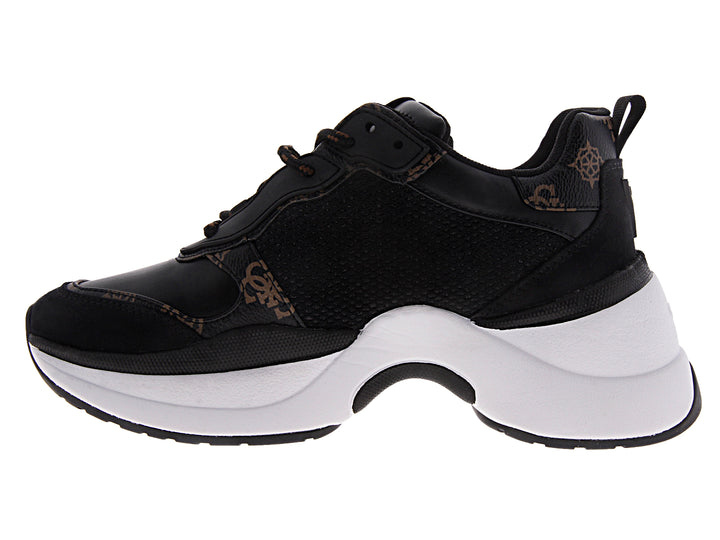 Tenis Guess Jennea 2 color negro con suela blanca ancha y plataforma.