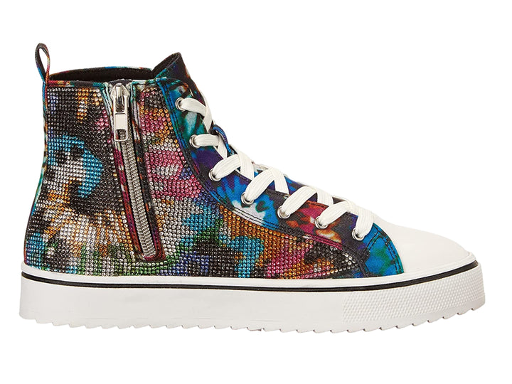 Tenis Steve Madden para niño en colores tie dye con detalles brillantes y suela blanca.