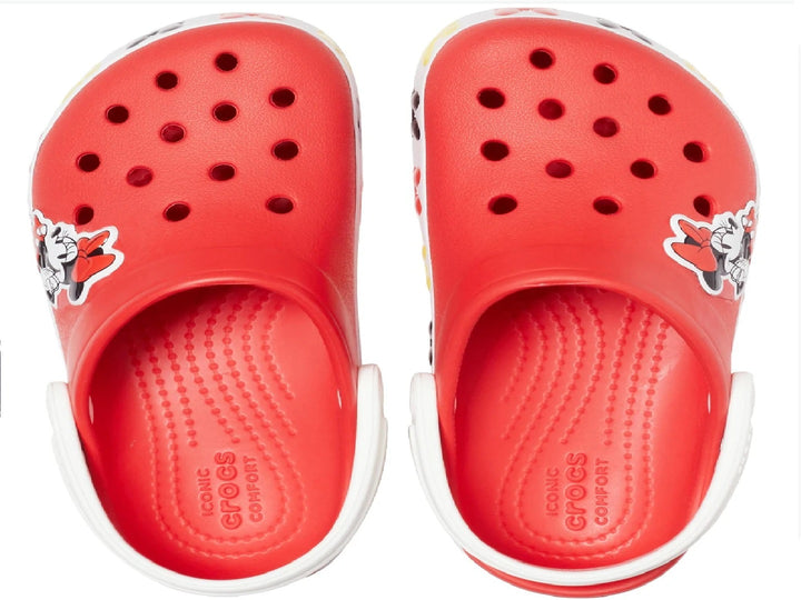 Zuecos Crocs rojos para niña con decoraciones de Minnie Mouse y moños multicolores en la banda lateral.