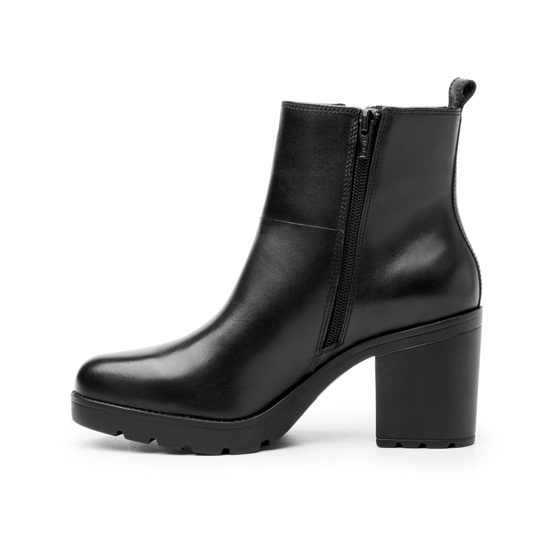 Botín negro de cuero para mujer con tacón cuadrado y cierre lateral plateado.