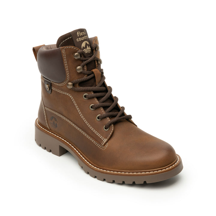 Botas Flexi Aldara para mujer en color tan, con agujetas y suela track.