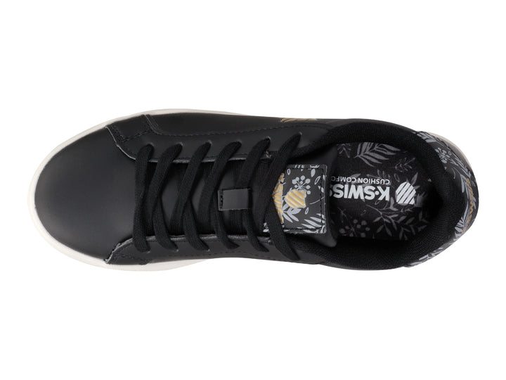 Tenis K-Swiss Bonnet color negro con suela blanca y detalle floral en el talón.