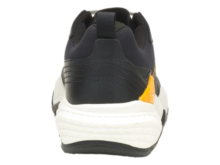 Tenis Caterpillar color negro con detalles en amarillo y suela blanca robusta.