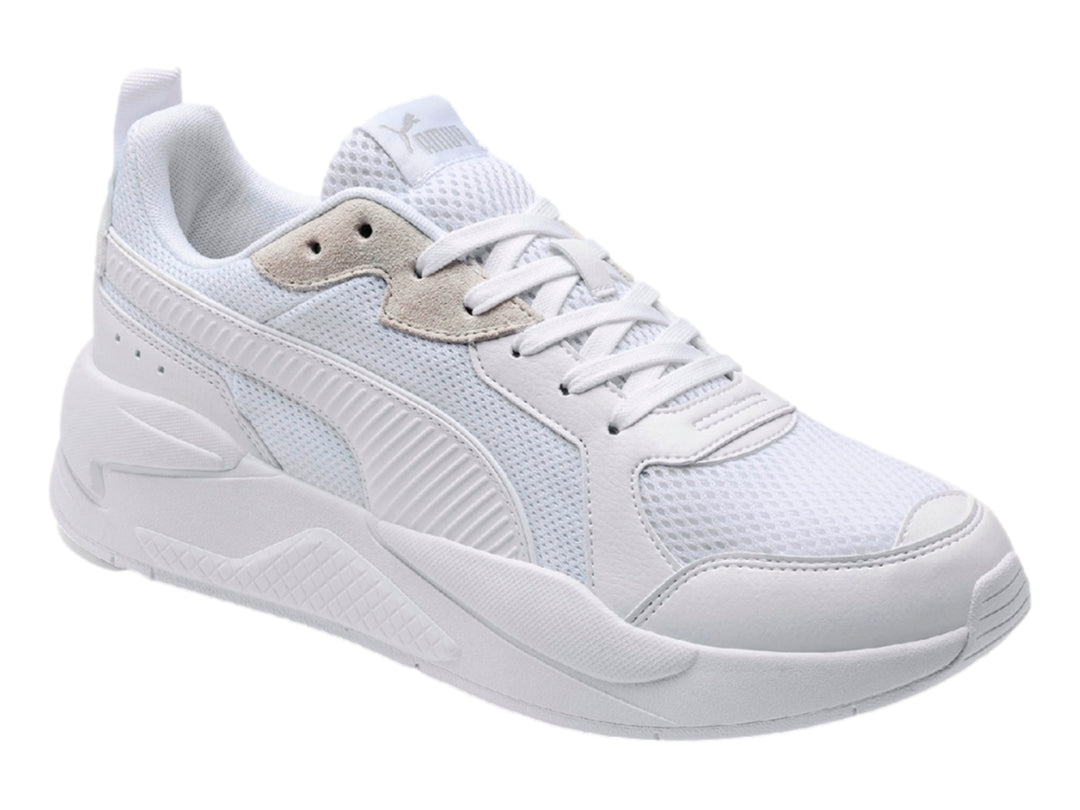 Tenis PUMA X-Ray en color blanco con detalles en gris, diseño deportivo con suela robusta y malla transpirable.