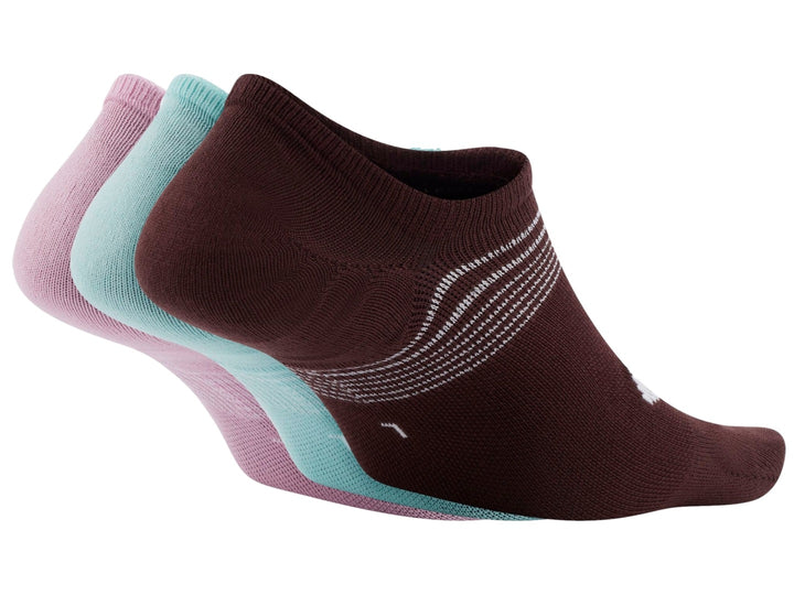 Tres pares de calcetines Nike en colores rosa, azul claro y marrón oscuro.