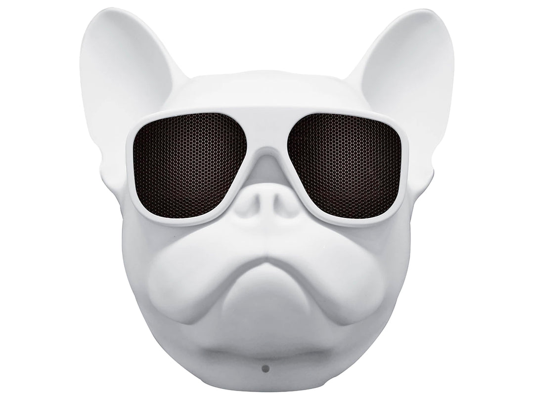 Bocina Bluetooth blanca con forma de cabeza de perro bulldog francés usando lentes negros.