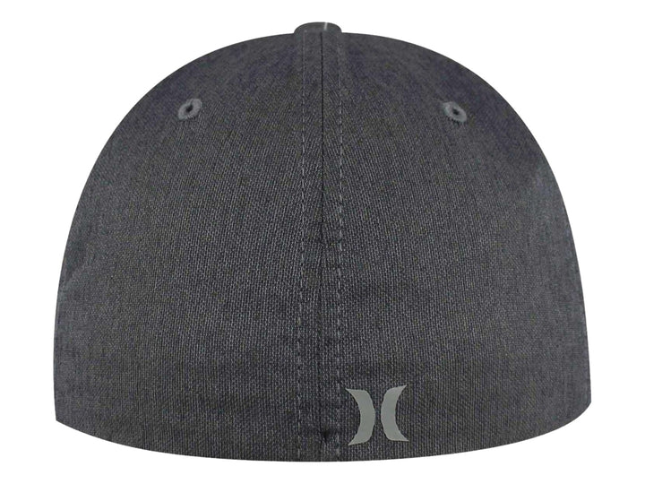 Gorra deportiva Hurley de color gris con parche frontal y visera curva.