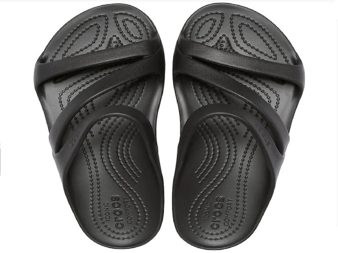 Sandalia Crocs Kadee II de color negro para mujer vista lateral.