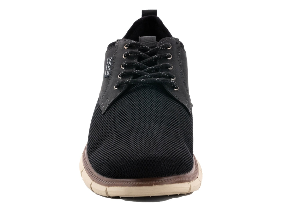 Zapato casual Dockers color negro con suela beige y cordones.