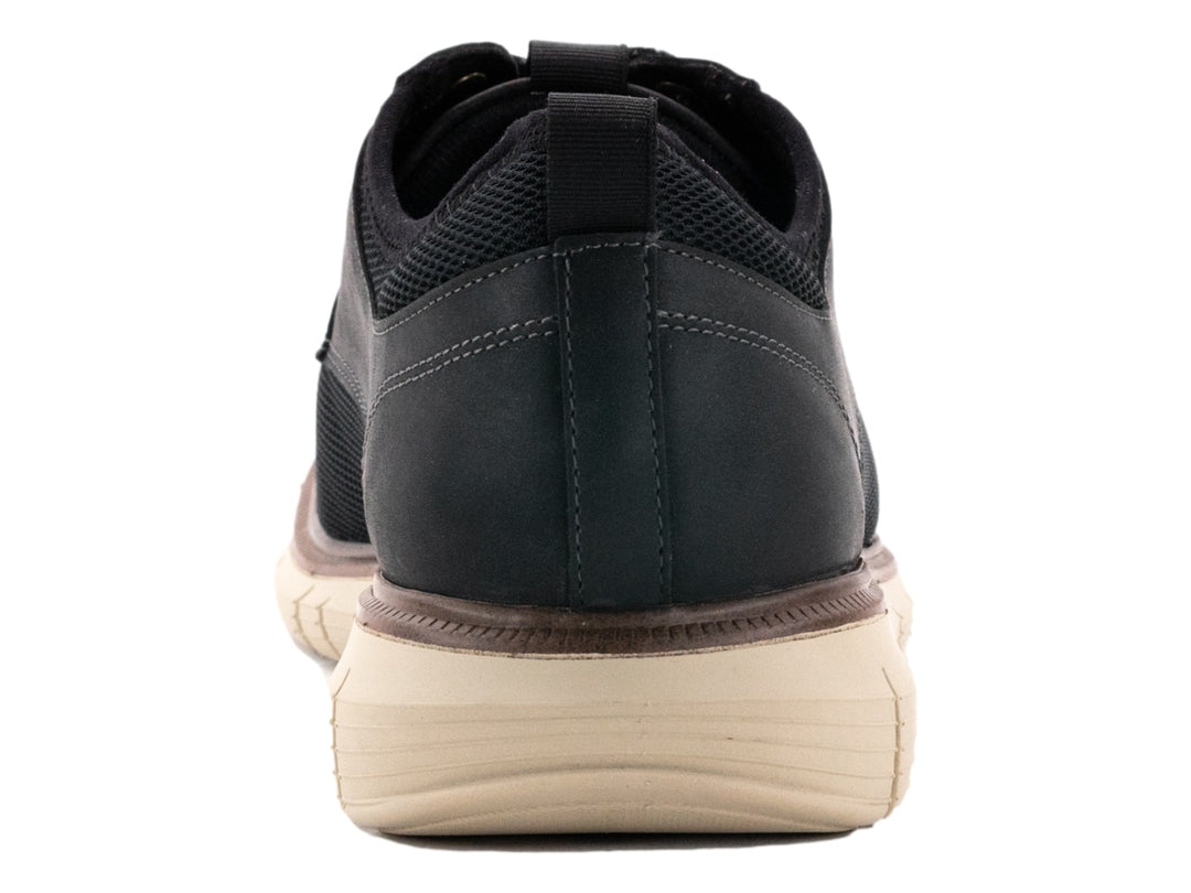 Zapato casual Dockers color negro con suela beige y cordones.