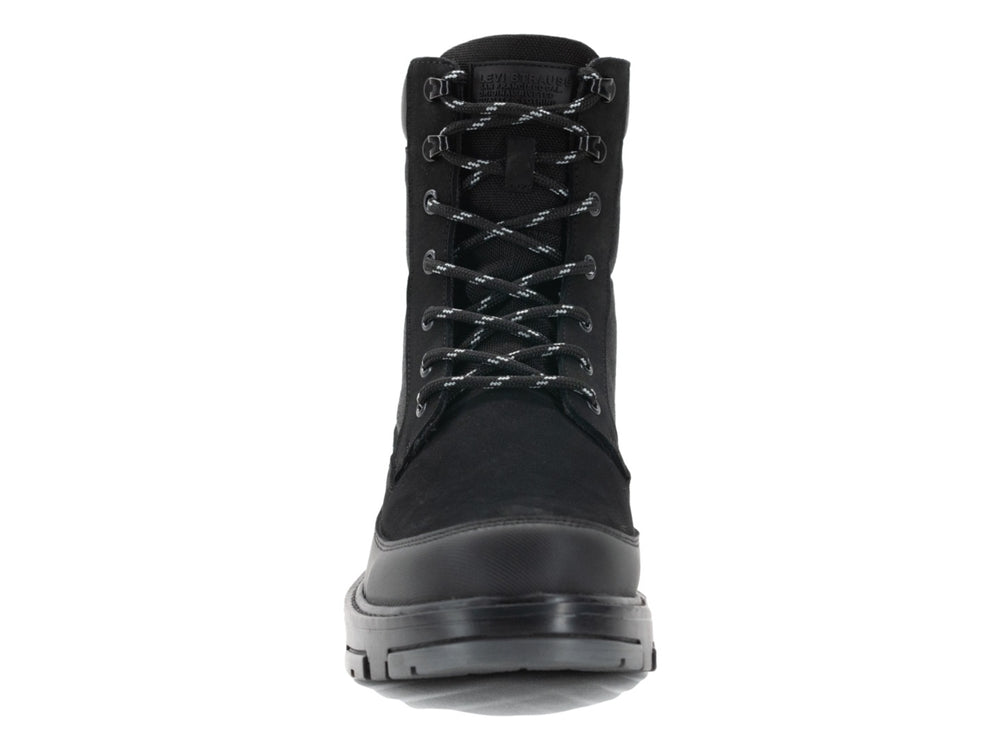 Bota negra de cuello alto con cordones y suela gruesa dentada.