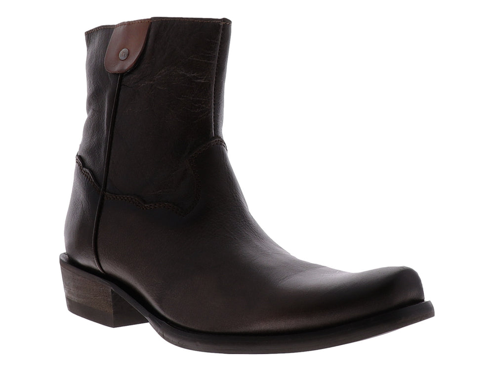 Bota vaquera de cuero en color café oscuro con tacón cuadrado para hombre.