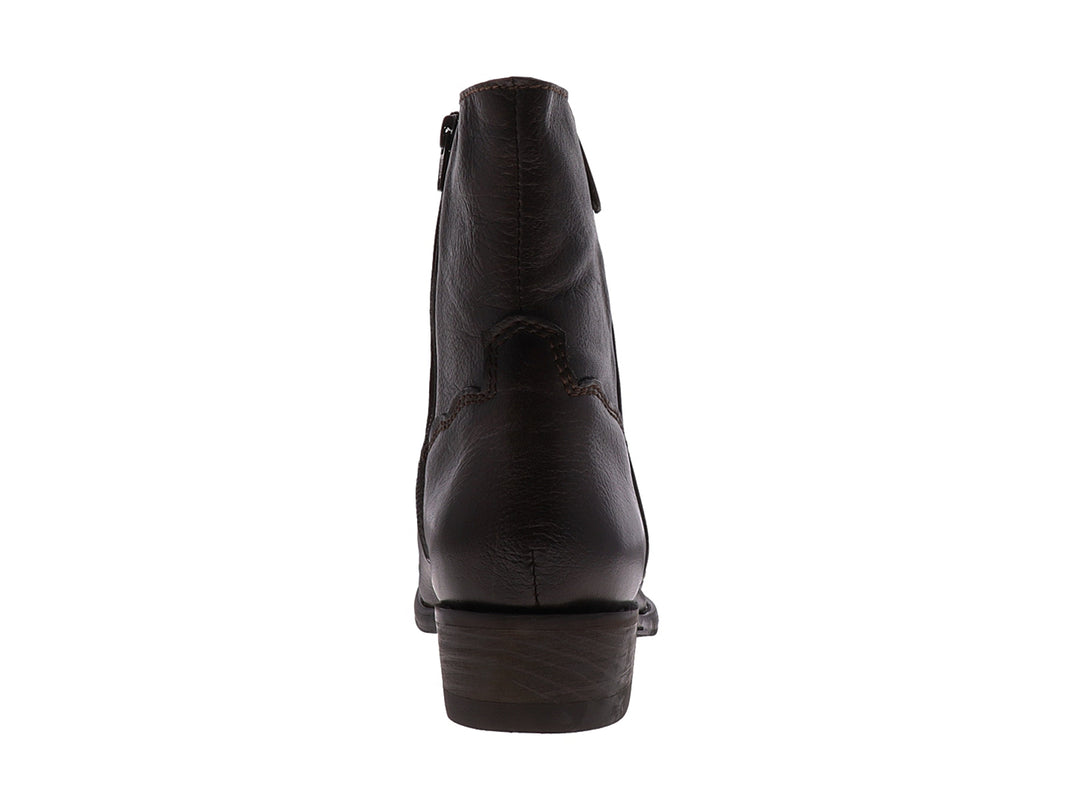 Bota vaquera de cuero en color café oscuro con tacón cuadrado para hombre.
