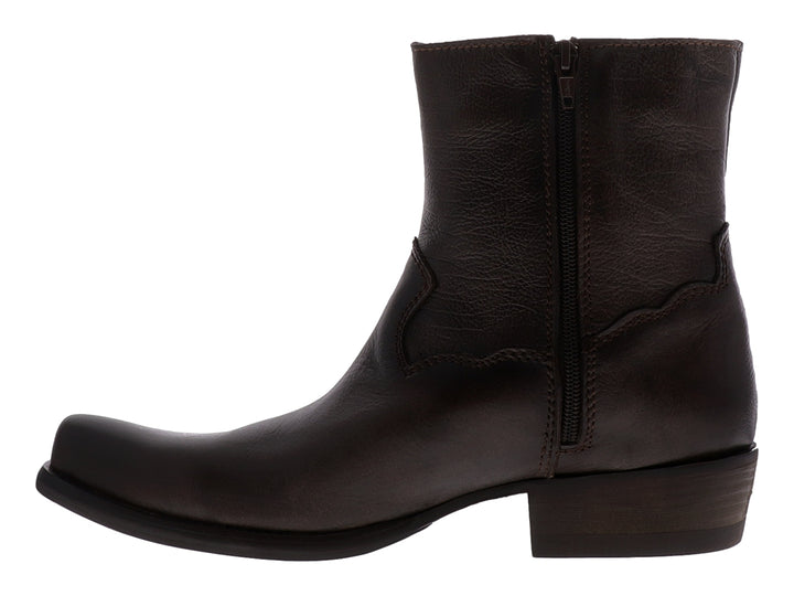 Bota vaquera de cuero en color café oscuro con tacón cuadrado para hombre.