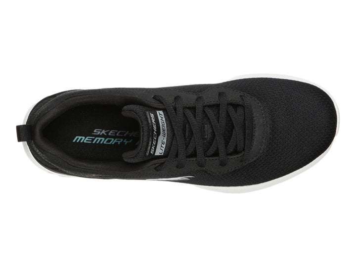 Tenis deportivos Skechers para mujer en color negro con suela blanca.
