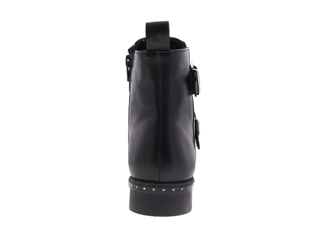 Botas negras de cuero para mujer con doble hebilla plateada y suela dentada con detalles de tachuelas.