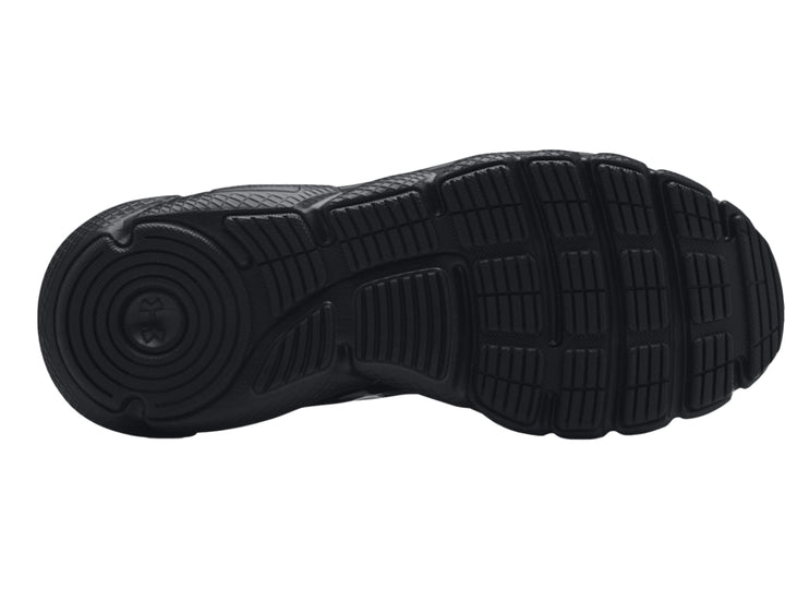 Tenis deportivos Under Armour Charged Assert 9 en color negro total, vista lateral.