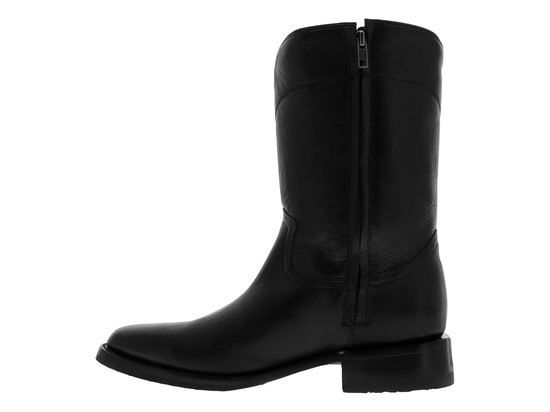 Bota vaquera de cuero color negro con diseño clásico y punta redondeada sobre fondo blanco.