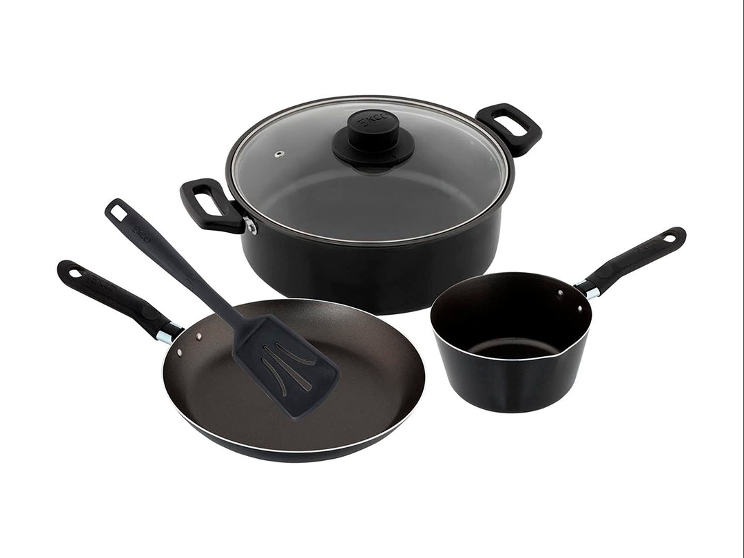 Batería de cocina EKCO de 5 piezas en color negro, incluye olla con tapa, sartén, cazo y espátula.