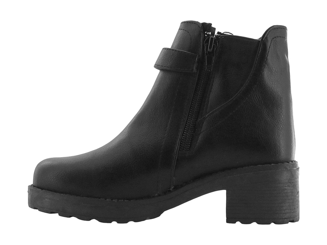 Botín negro para mujer con hebilla plateada y suela track.