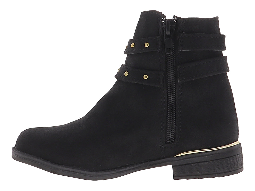 Bota corta color negro de material nobuck con dos correas y hebillas decorativas en color dorado.