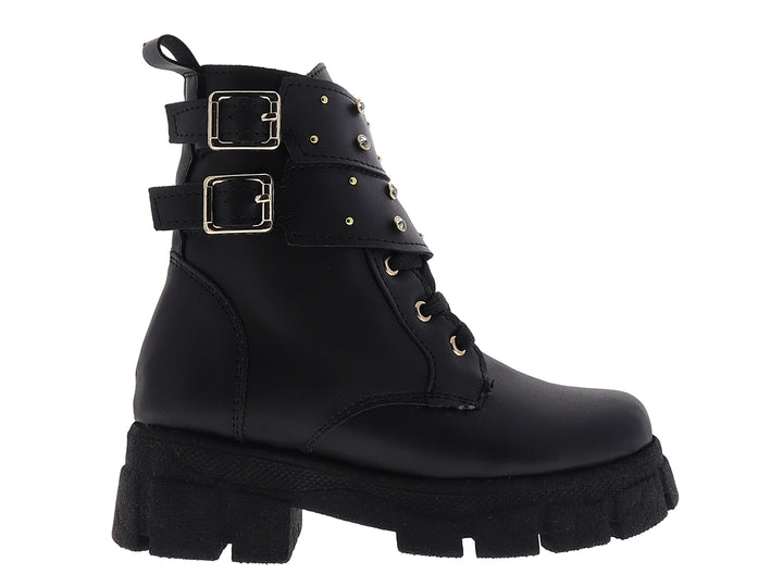 Bota negra para niña con plataforma, detalles de hebillas y estoperoles dorados.
