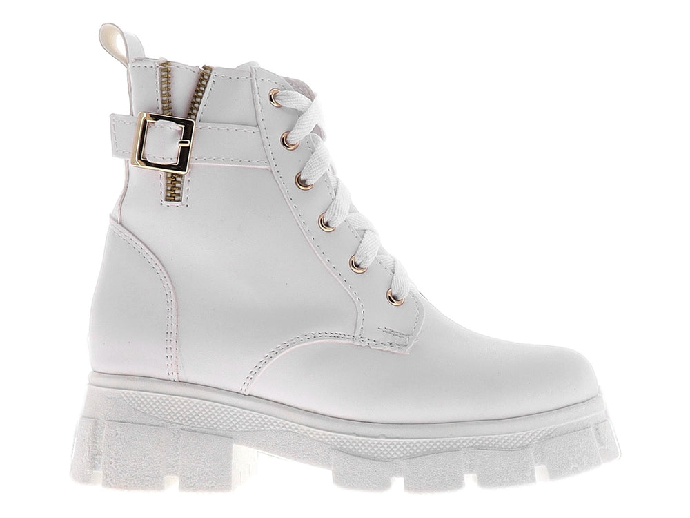 Botas blancas de plataforma con agujetas y cierre lateral con hebilla dorada.