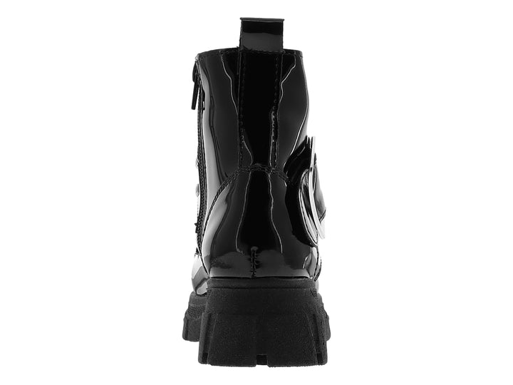 Bota de charol negro con plataforma gruesa, agujetas y hebilla dorada lateral.