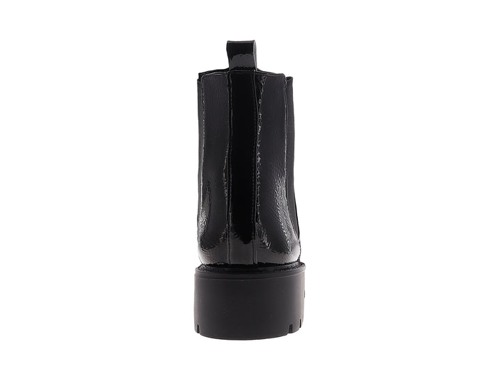 Botines negros de charol para mujer con suela track gruesa y acabado brillante.