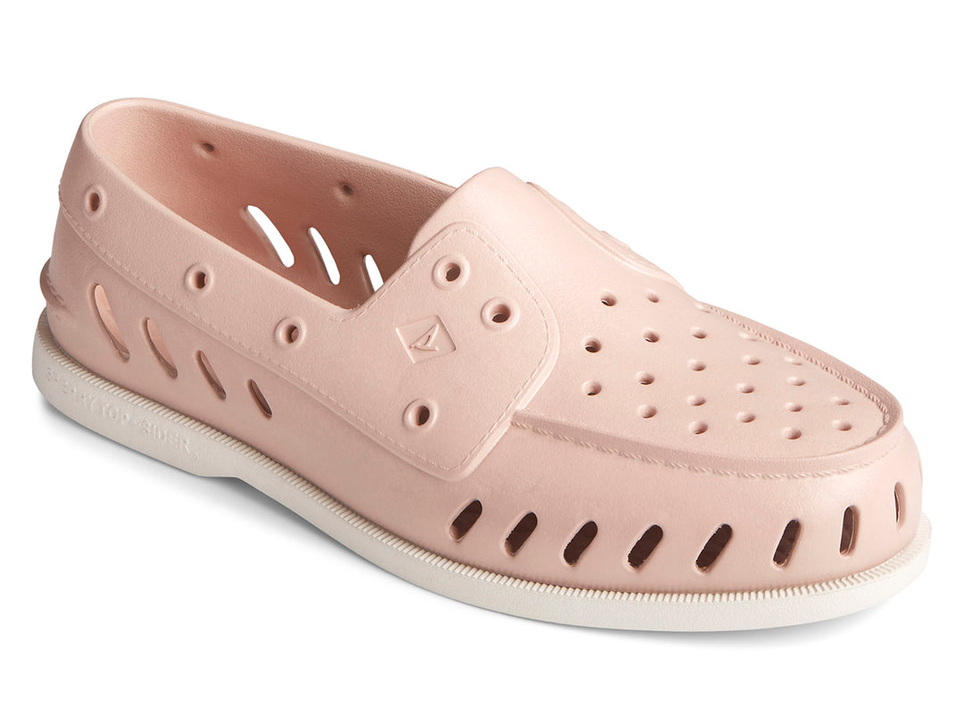 Zapato plano Sperry modelo A/O Float en color blush con perforaciones laterales y superiores y suela blanca.