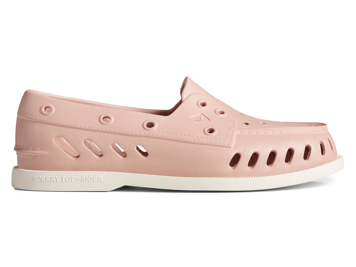 Zapato plano Sperry modelo A/O Float en color blush con perforaciones laterales y superiores y suela blanca.