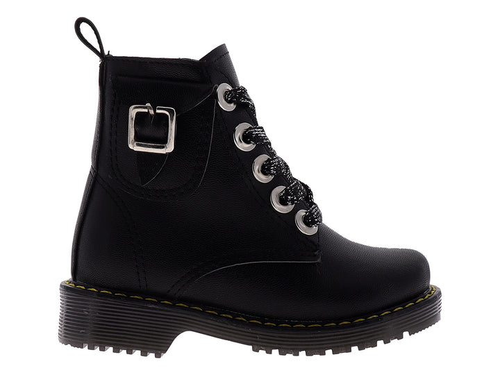 Botines negros para niña con agujetas brillantes y detalle de costura amarilla en la suela.