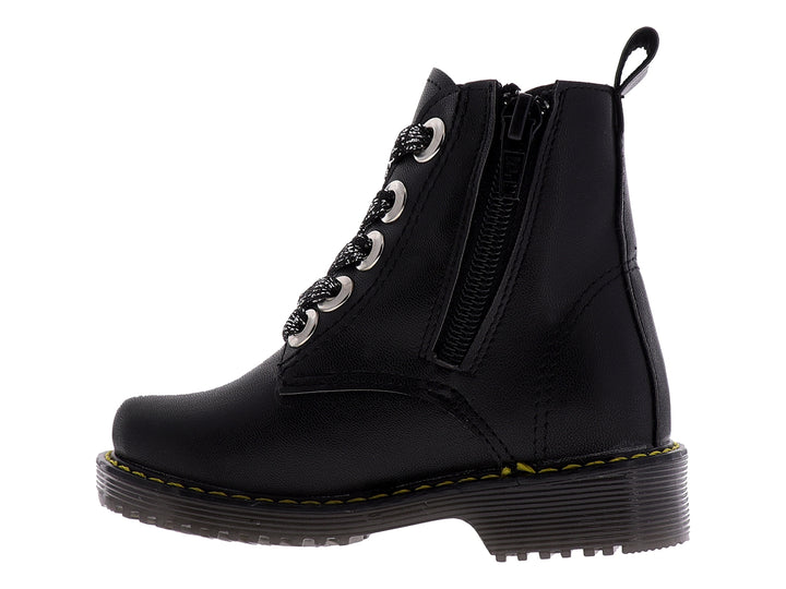 Botines negros para niña con agujetas brillantes y detalle de costura amarilla en la suela.