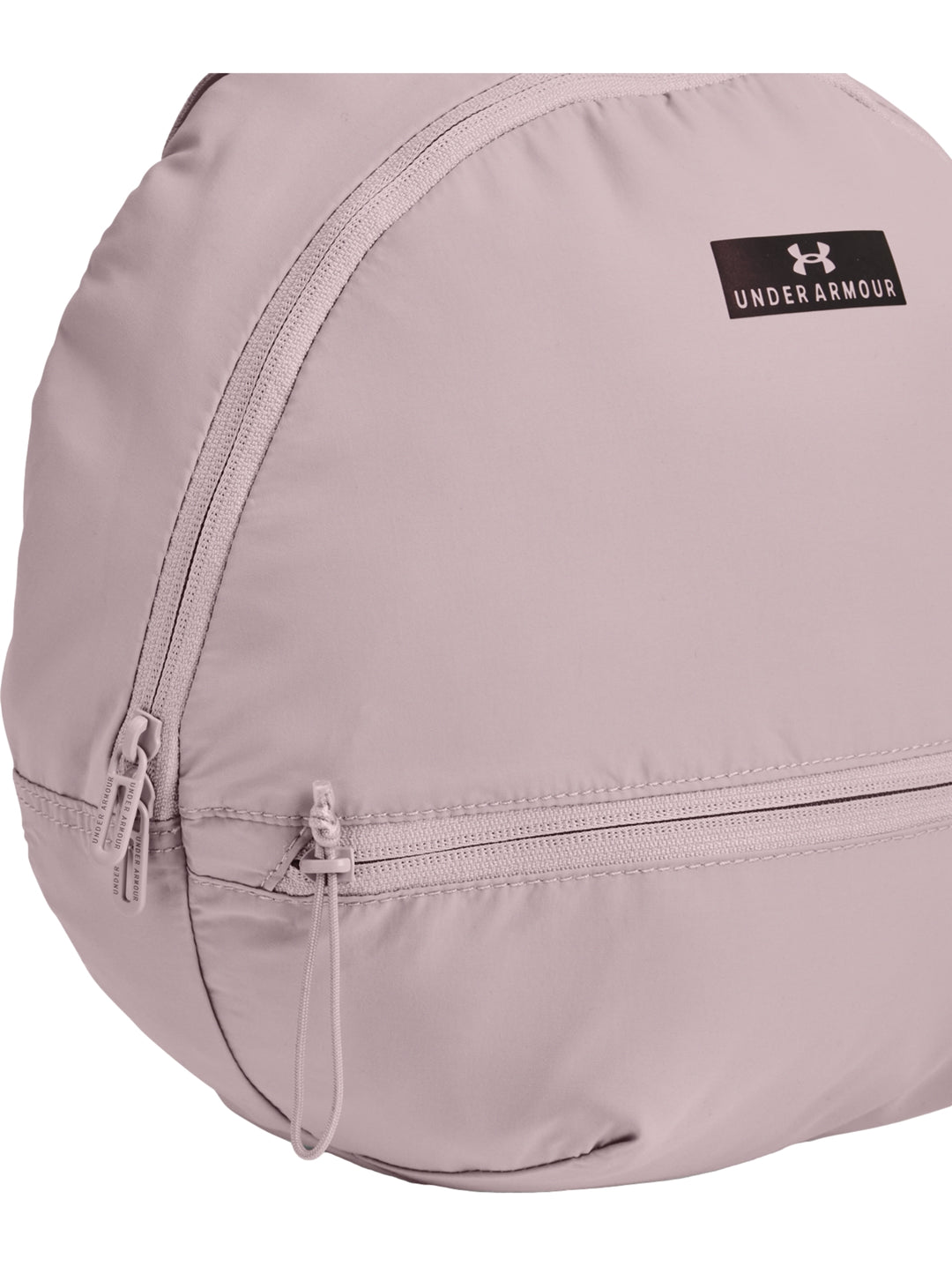 Mochila Under Armour Midi circular de color rosa pálido con logotipo frontal negro.