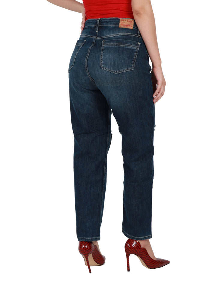 Pantalón de mezclilla azul oscuro tiro alto estilo mom con detalles rotos para mujer.