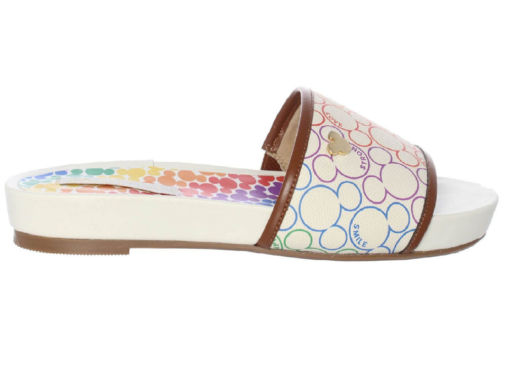 Sandalias slide color marfil con estampado multicolor de Mickey Mouse y ribete marrón.