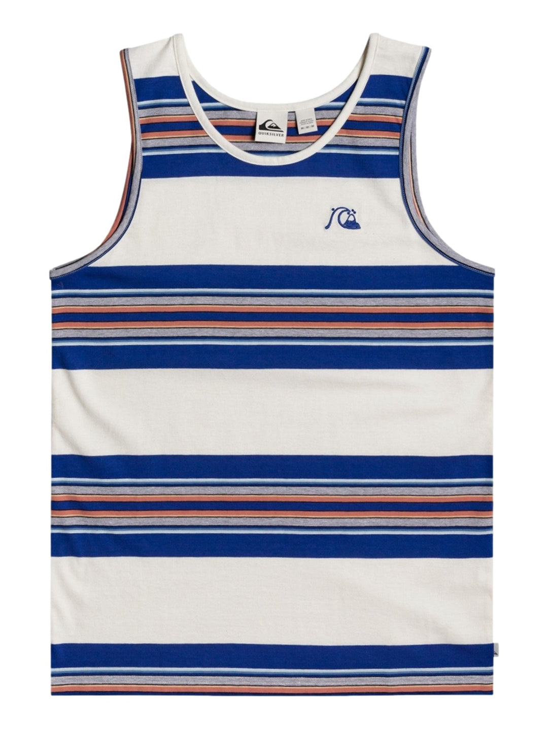 Hombre vistiendo una camiseta sin mangas Quiksilver blanca con rayas horizontales en azul y tonos tierra.