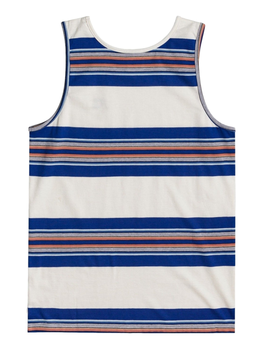 Hombre vistiendo una camiseta sin mangas Quiksilver blanca con rayas horizontales en azul y tonos tierra.