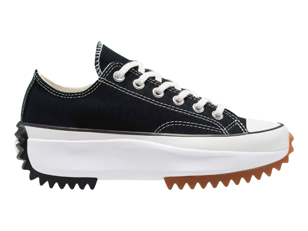 Tenis Converse Run Star Hike Ox en color negro con suela de plataforma blanca y base dentada en color goma.
