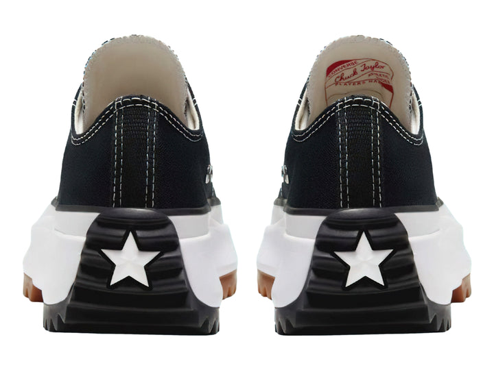 Tenis Converse Run Star Hike Ox en color negro con suela de plataforma blanca y base dentada en color goma.