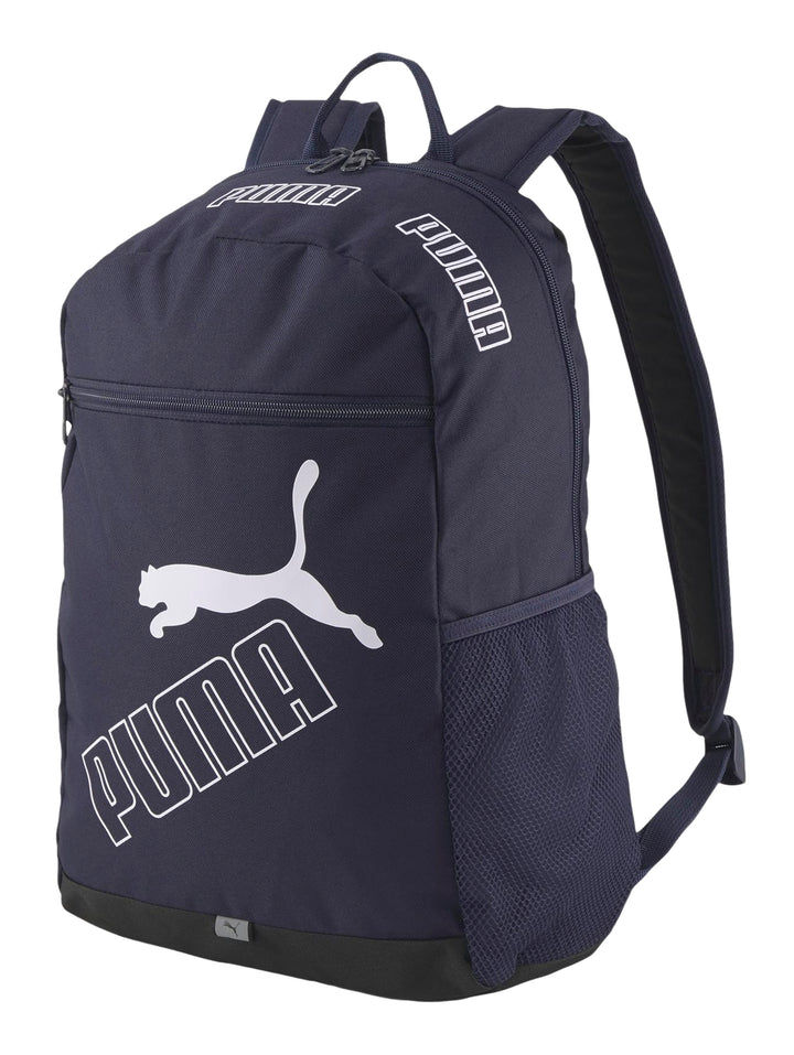 Mochila PUMA Phase color azul marino con logotipos blancos y base negra.