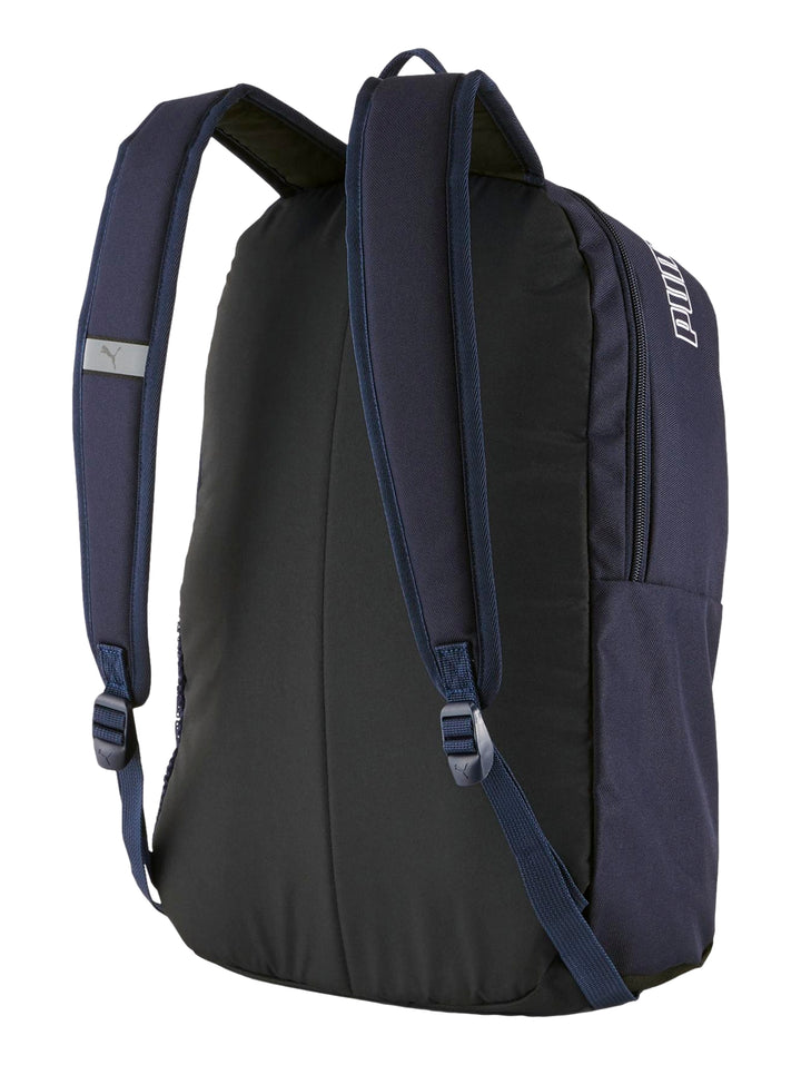 Mochila PUMA Phase color azul marino con logotipos blancos y base negra.