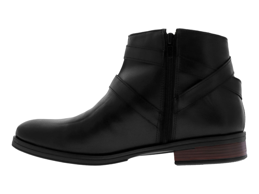 Botín casual color negro para Mujer con detalles de hebillas doradas y tacón bajo.