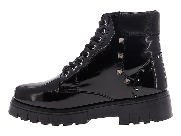 Botines negros de charol para mujer con suela de plataforma gruesa y detalles de estoperoles laterales.