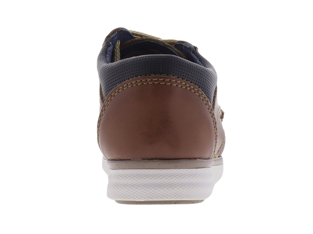 Zapato casual para niño color miel con suela blanca y detalles en gris.