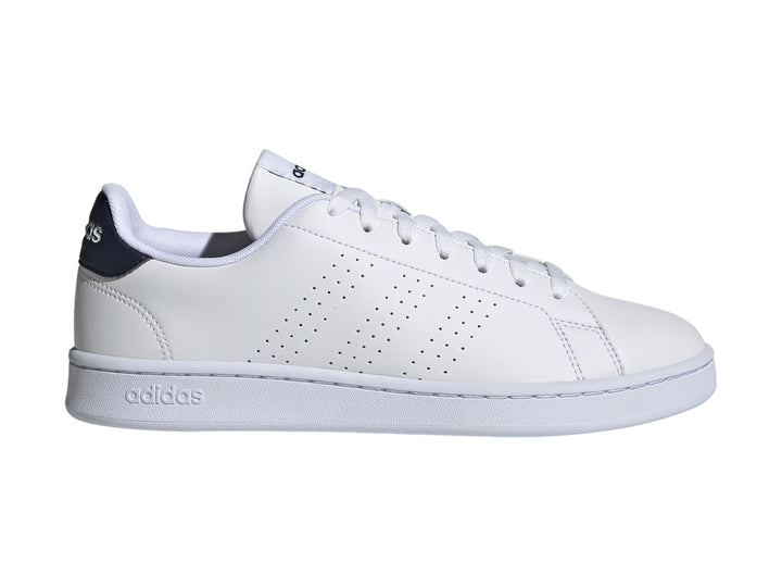 Tenis Adidas Advantage en color blanco con detalle azul marino en el talón y suela blanca.
