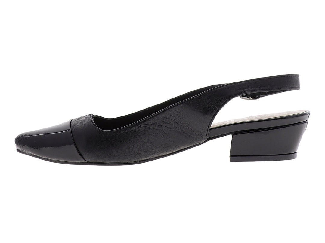 Zapato negro de piel y charol para mujer con tacón bajo y correa ajustable al tobillo.
